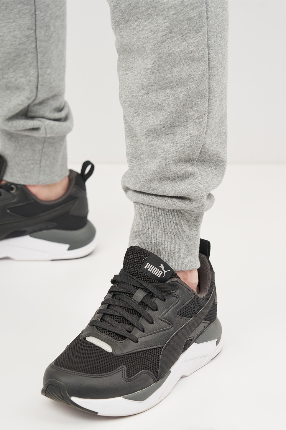 Штани чоловічі Puma Ess Logo Pants сірі 58671653 — фото 4