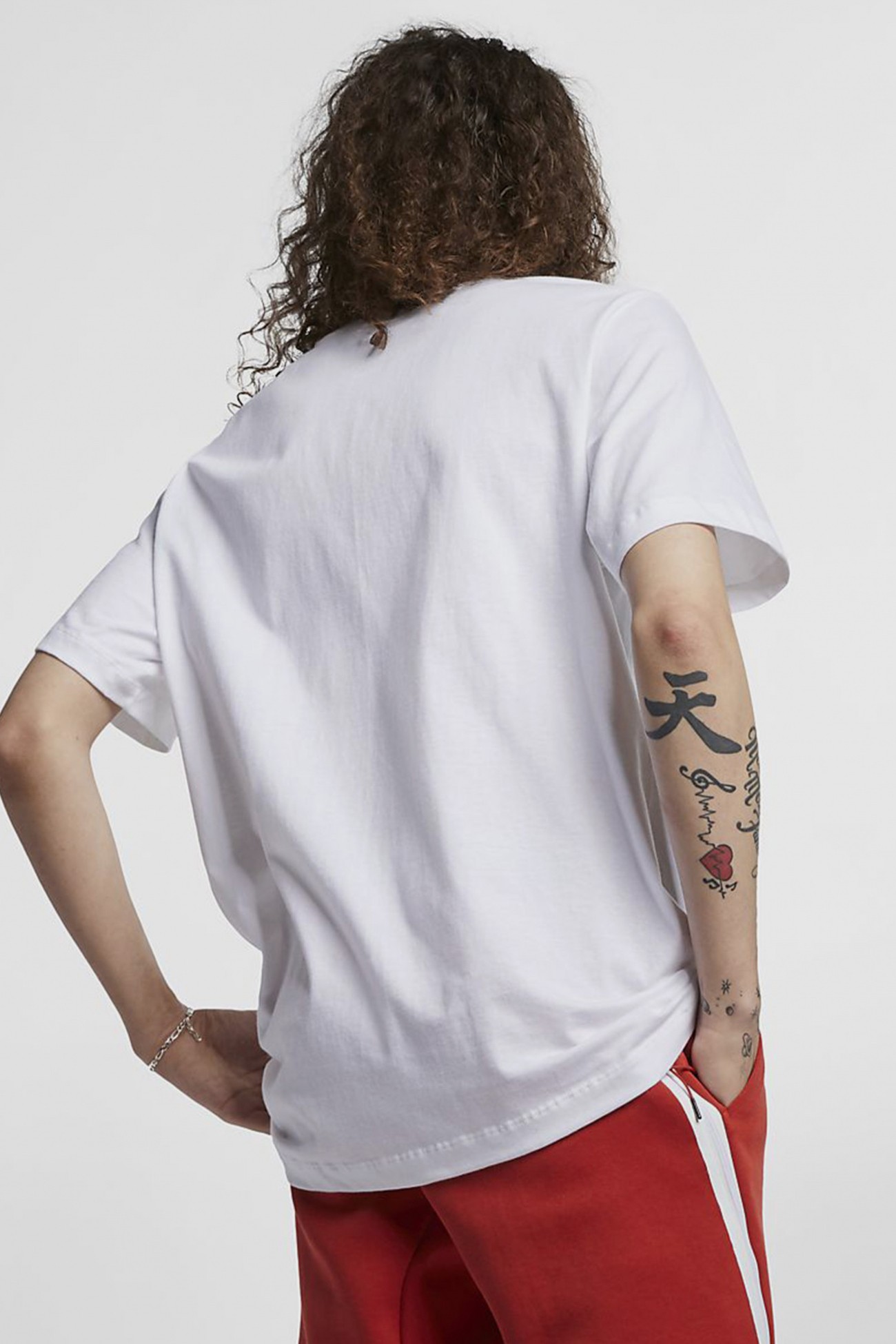 Футболка чоловіча Nike M NSW CLUB TEE біла AR4997-101 изображение 3