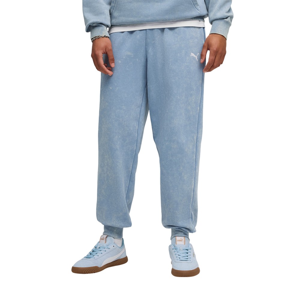 Штани чоловічі Puma ESS ELEVATED Wash Sweatpants блакитні 68843634 — фото 1