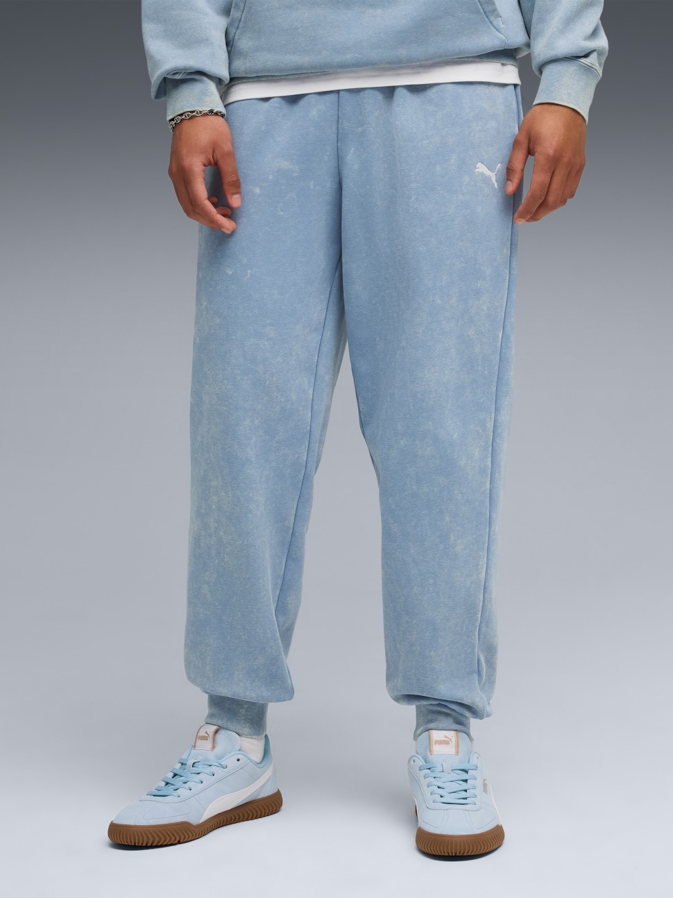Штани чоловічі Puma ESS ELEVATED Wash Sweatpants блакитні 68843634 — фото 2