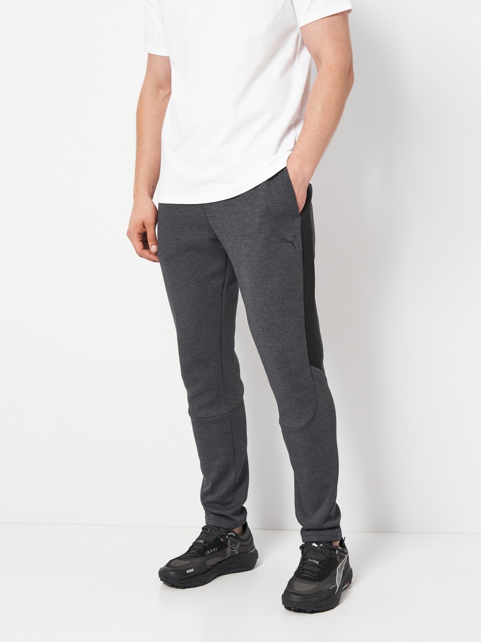 Брюки мужские Puma EVOSTRIPE CORE Pants темно-серые 63153307 — фото 3 — Sport City Брюки мужские Puma EVOSTRIPE CORE Pants темно-серые 63153307 — фото 3