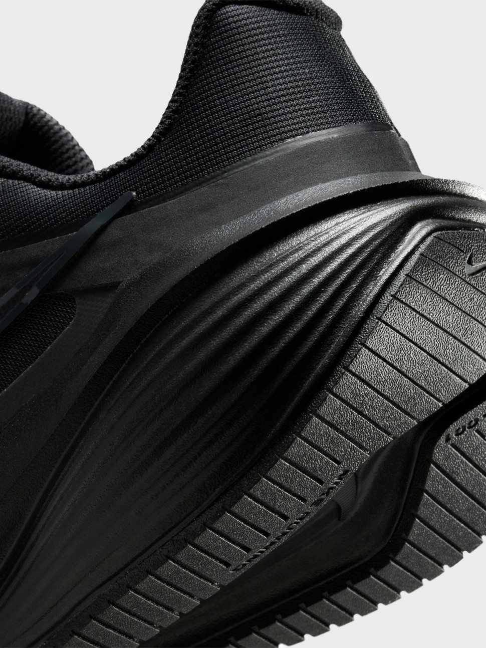 Кросівки чоловічі Nike DOWNSHIFTER 14 чорні IB1895-001 — фото 5 — Sport City Кросівки чоловічі Nike DOWNSHIFTER 14 чорні IB1895-001 — фото 5