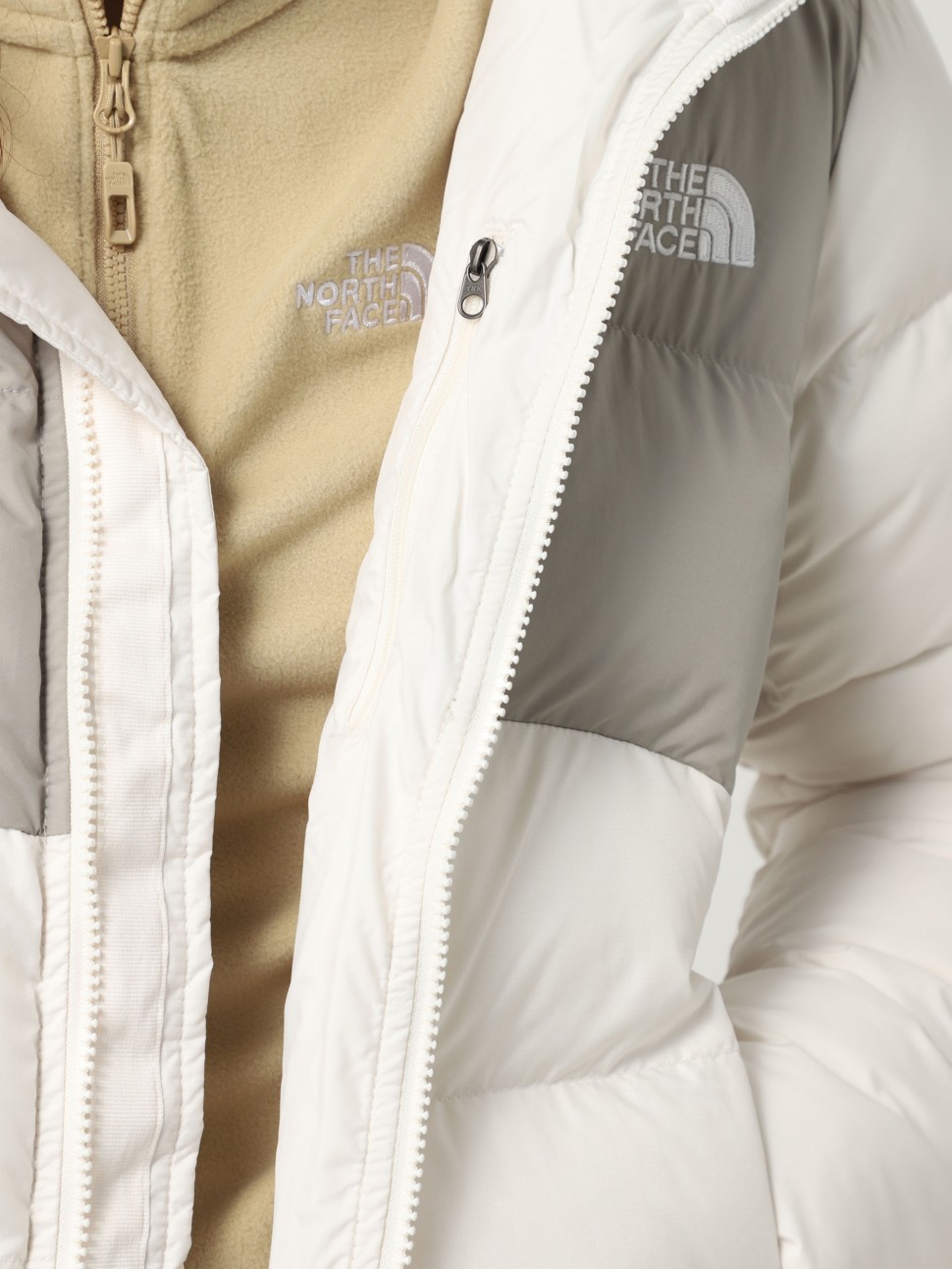 Зимова куртка жіноча The North Face Saikuru біла NF0A89JD4QI1 — фото 5