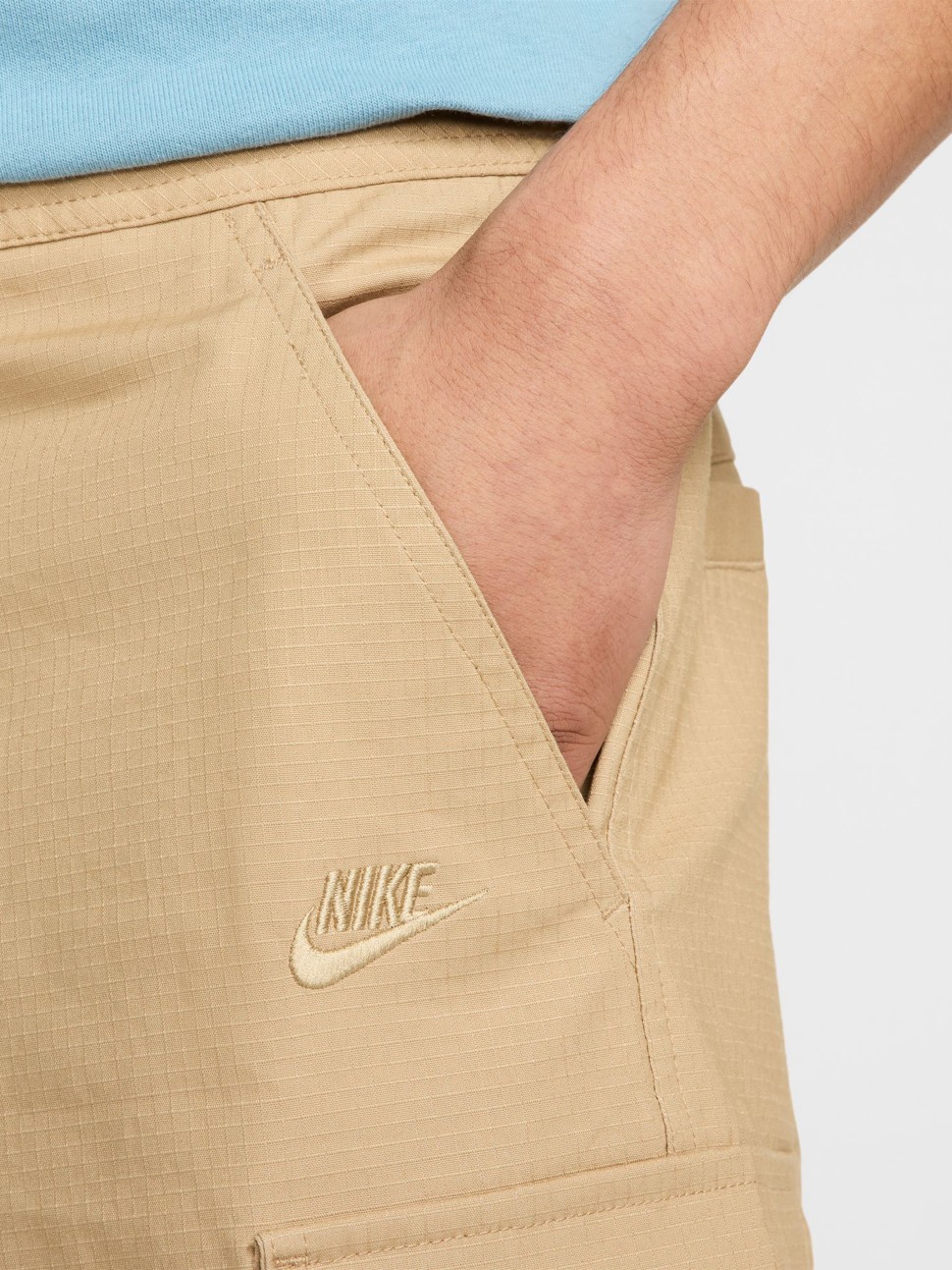 Шорты мужские Nike M NK CLUB WVN CARGO SHORT бежевые FN3517-297 — фото 6 — Sport City Шорты мужские Nike M NK CLUB WVN CARGO SHORT бежевые FN3517-297 — фото 6