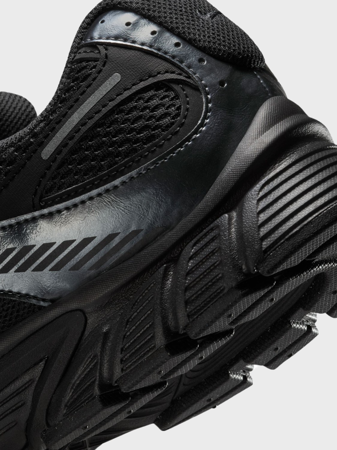 Кроссовки мужские Nike V5 RNR черные HJ5228-001 изображение 6