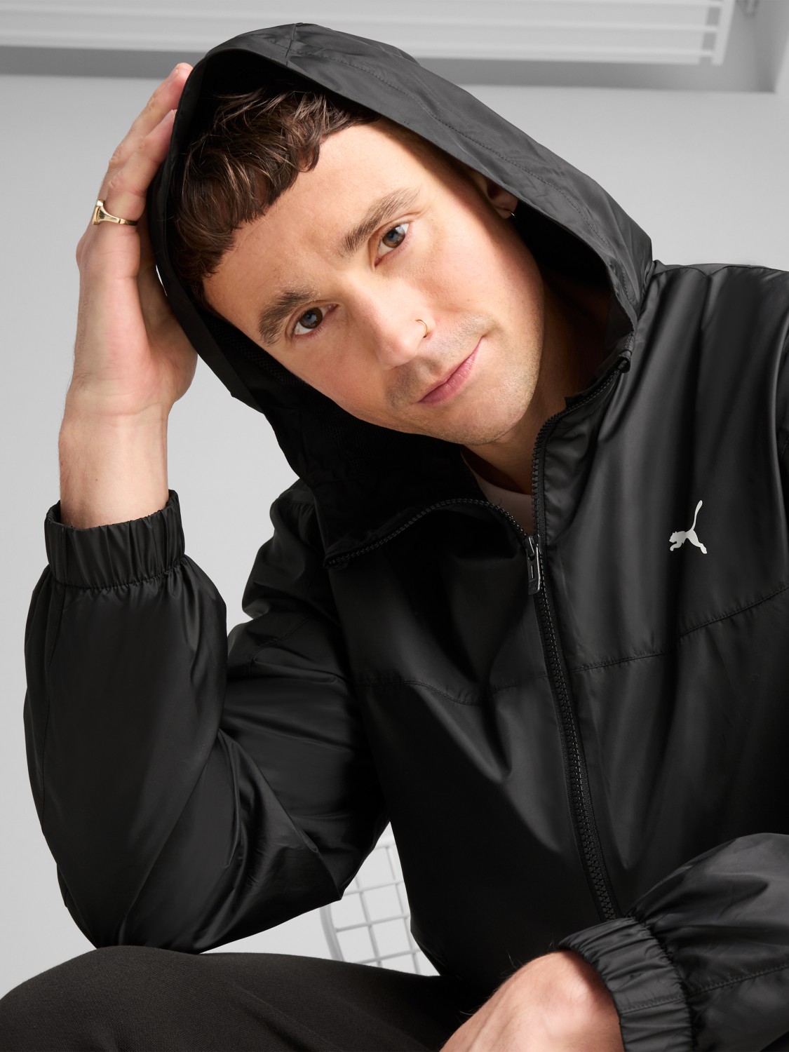 Ветровка мужская Puma ESS Relaxed Windbreaker черная 68462601 изображение 3