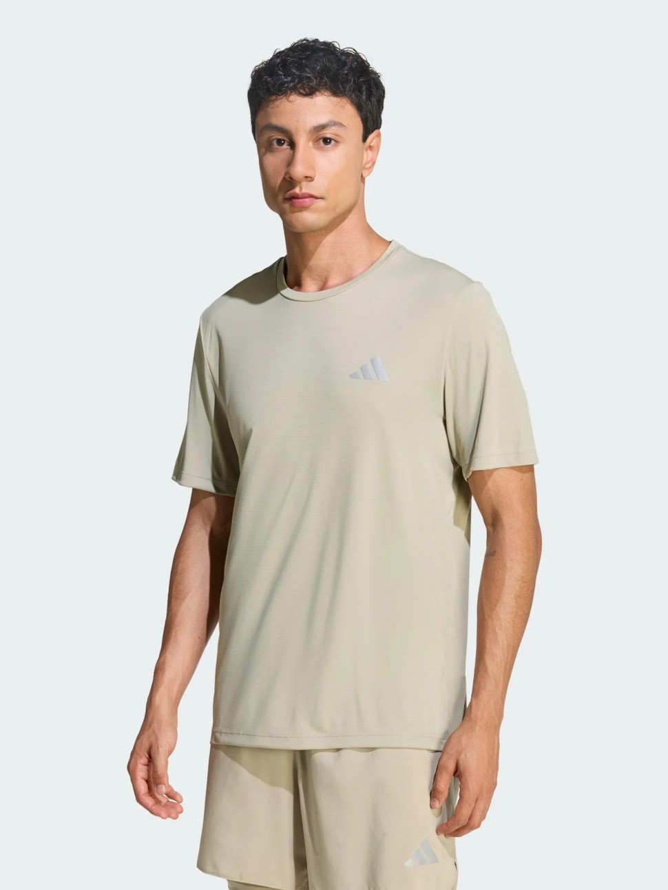 Футболка чоловіча Adidas Run Ess Tee M хакі KB5962 — фото 2 — Sport City Футболка чоловіча Adidas Run Ess Tee M хакі KB5962 — фото 2