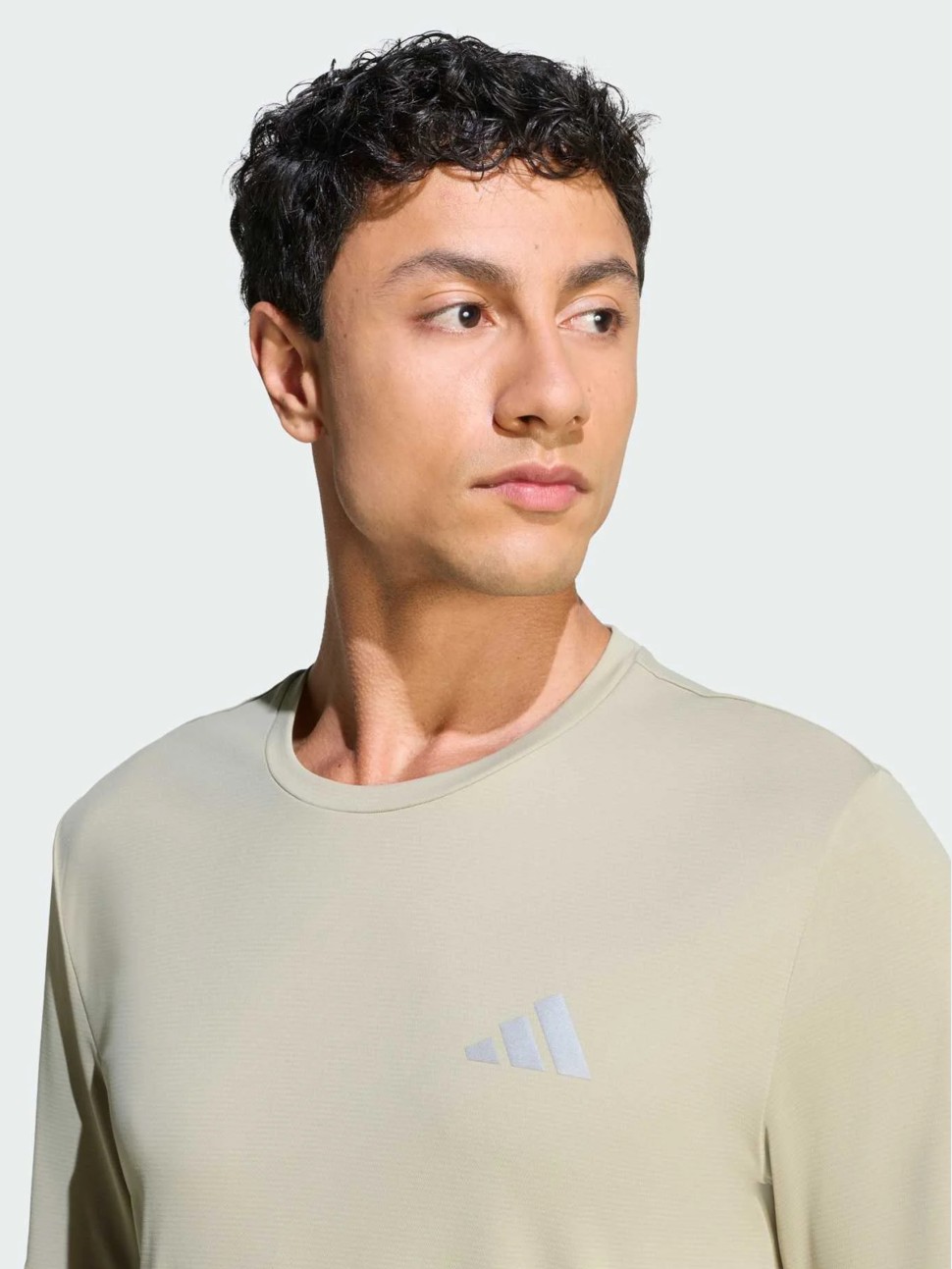 Футболка чоловіча Adidas Run Ess Tee M хакі KB5962 — фото 4 — Sport City Футболка чоловіча Adidas Run Ess Tee M хакі KB5962 — фото 4