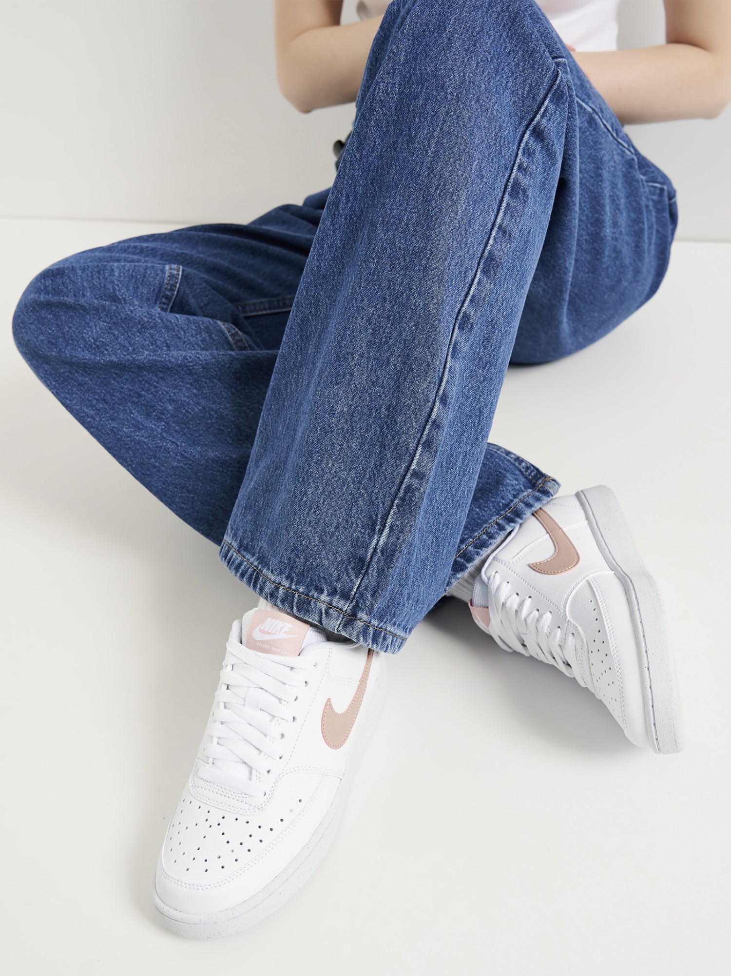 Кроссовки женские Nike W NIKE COURT VISION LO NN белые DH3158-102 изображение 6