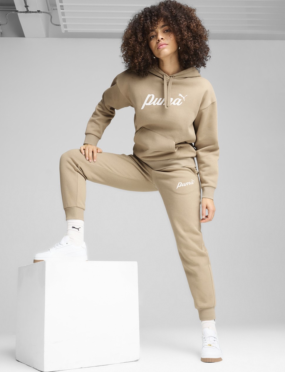 Толстовка жіноча Puma ESS+ Script Hoodie FL бежева 68153467 — фото 4