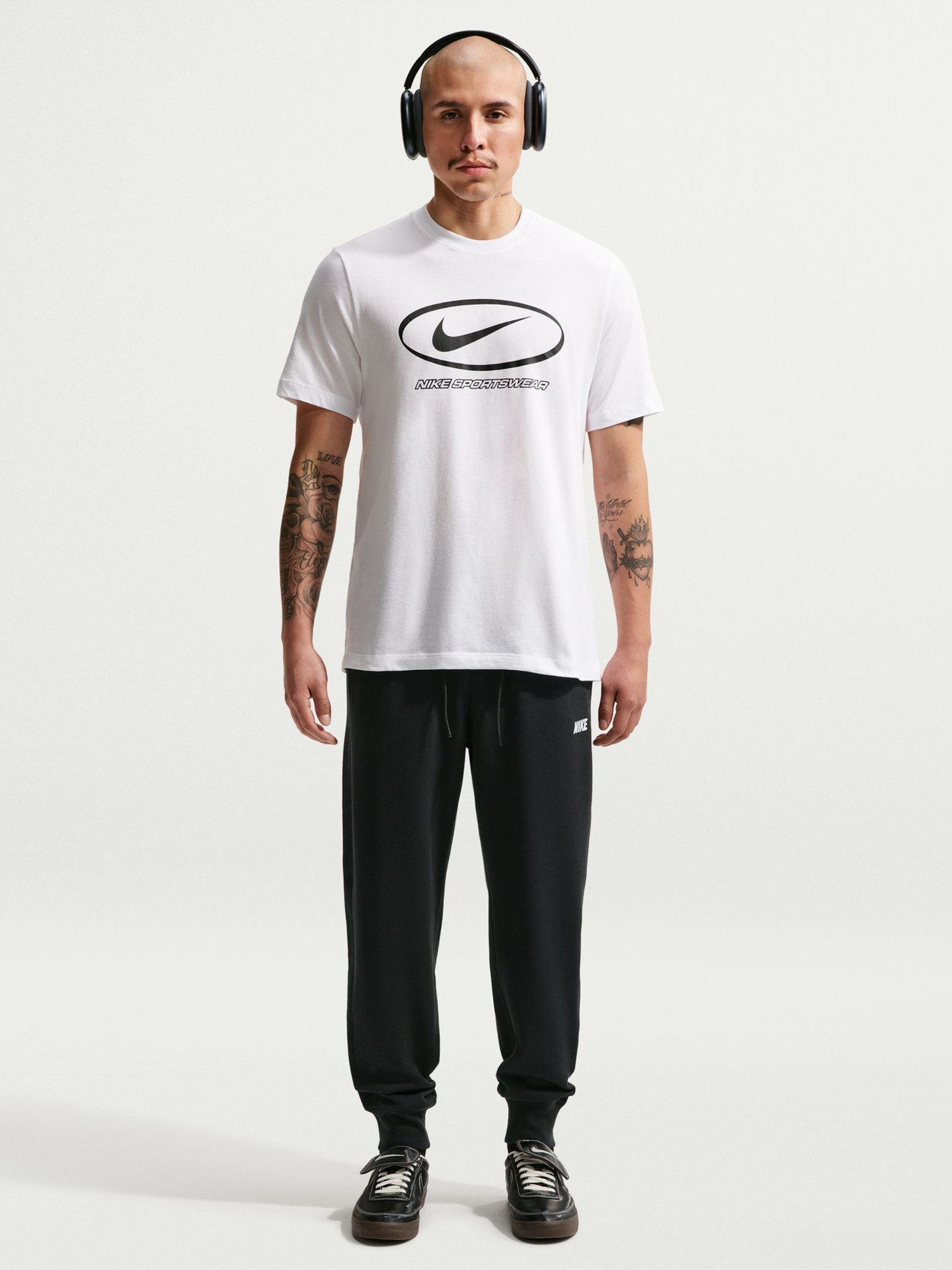 Брюки мужские Nike M NK CLUB VARSITY JOGGER черные IO1376-010 изображение 2