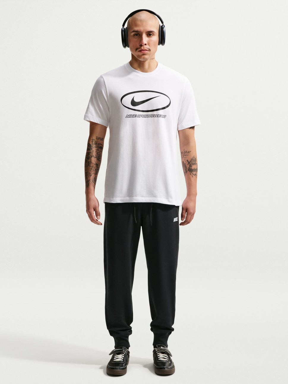 Брюки мужские Nike M NK CLUB VARSITY JOGGER черные IO1376-010 — фото 2