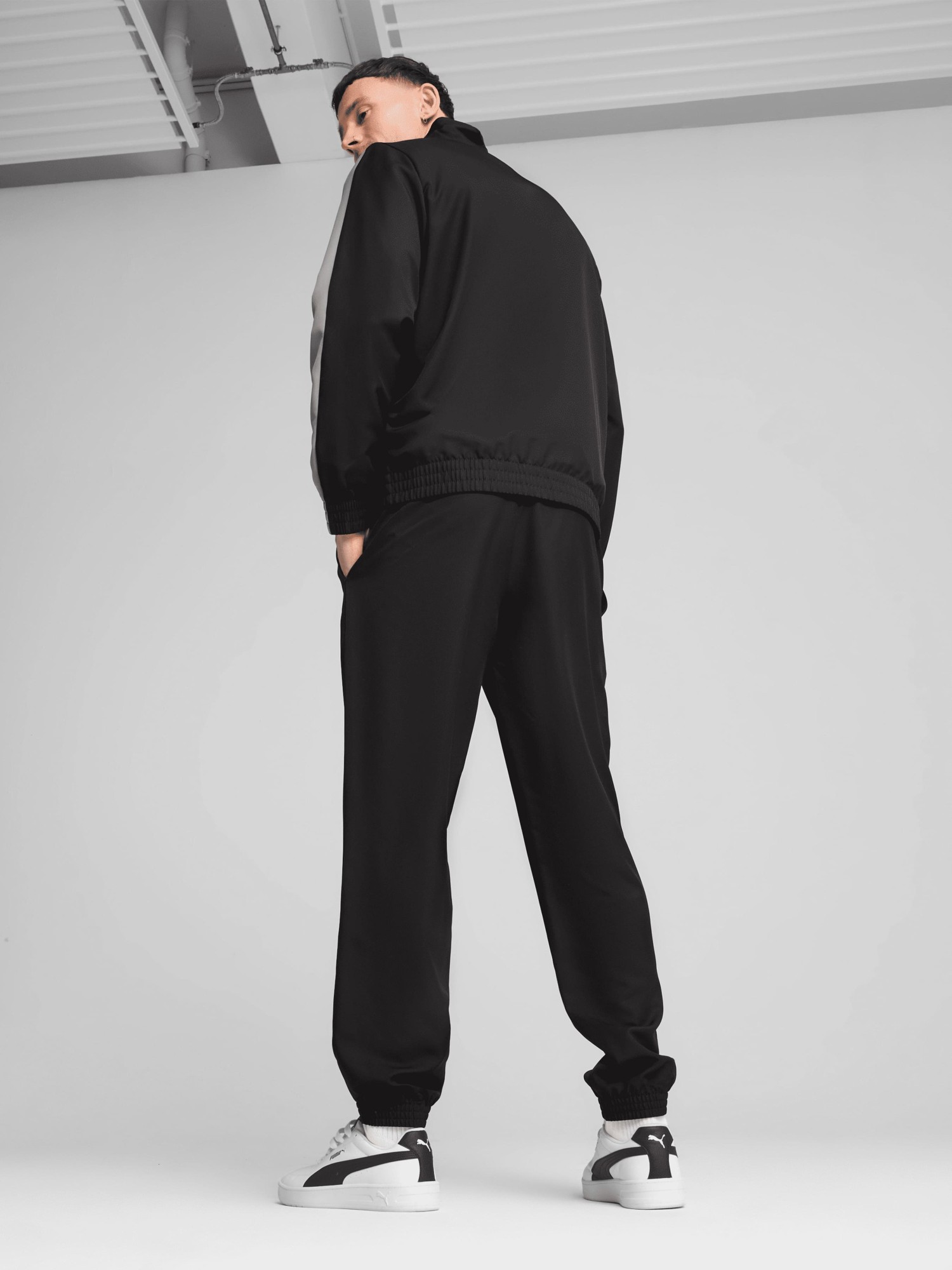 Костюм чоловічий Puma Woven Colorblock Tracksuit чорний 68485601 изображение 4