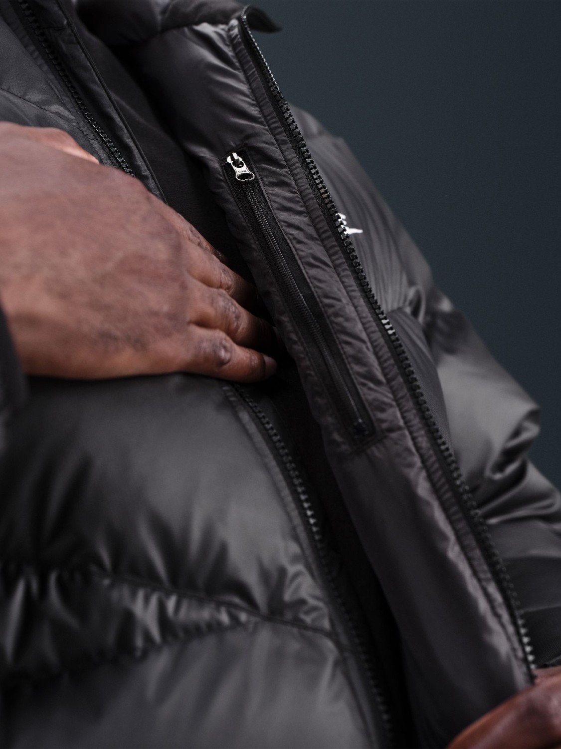 Куртка мужская Nike M NK WINDRUNNER STMNT DWN JKT черная HQ7790-011 изображение 6