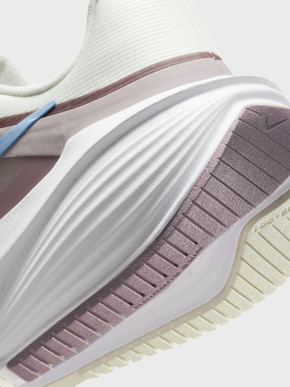 Кросівки жіночі Nike DOWNSHIFTER 14 білі IB1899-100 — фото 5 — Sport City Кросівки жіночі Nike DOWNSHIFTER 14 білі IB1899-100 — фото 5