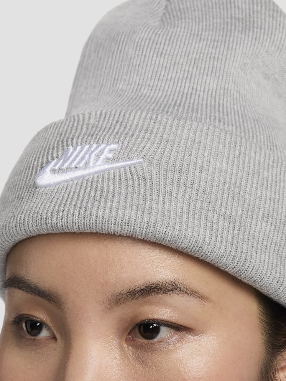 Шапка Nike U NK PEAK BEANIE TC FUT F24 L серая HF0186-063 — фото 5 — Sport City Шапка Nike U NK PEAK BEANIE TC FUT F24 L серая HF0186-063 — фото 5