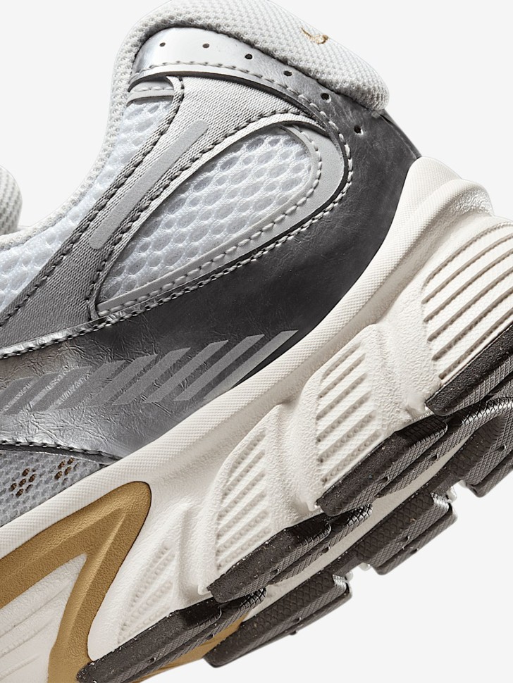 Кросівки чоловічі Nike NIKE V5 RNR білі HJ5228-102 изображение 5