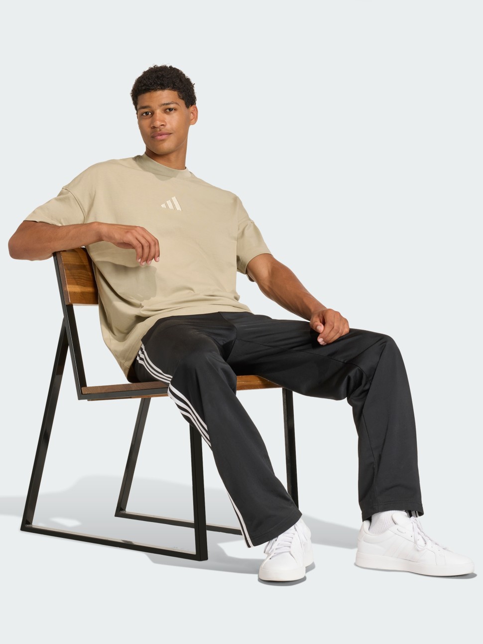 Футболка чоловіча Adidas M A SZN T хакі KC3187 — фото 5 — Sport City Футболка чоловіча Adidas M A SZN T хакі KC3187 — фото 5