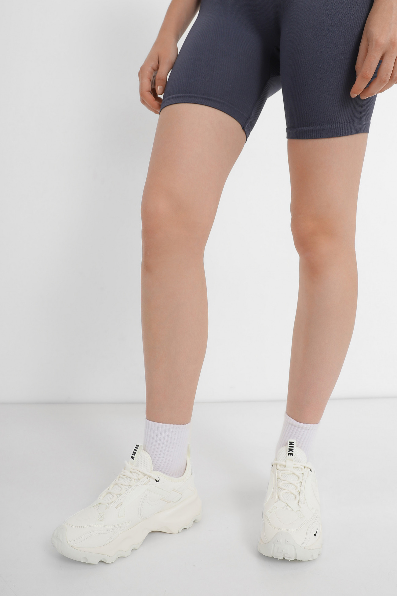 Кроссовки женские Nike W NIKE TC 7900 молочные DD9682-100 изображение 6