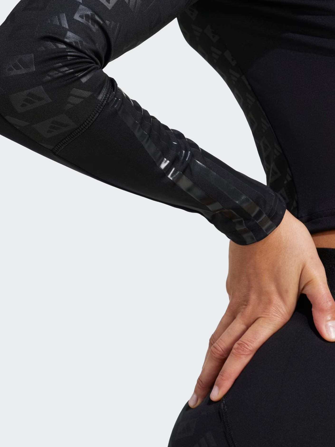 Футболка женская Adidas HYGLM 1/4ZIP Q4 черная IK5501 изображение 7