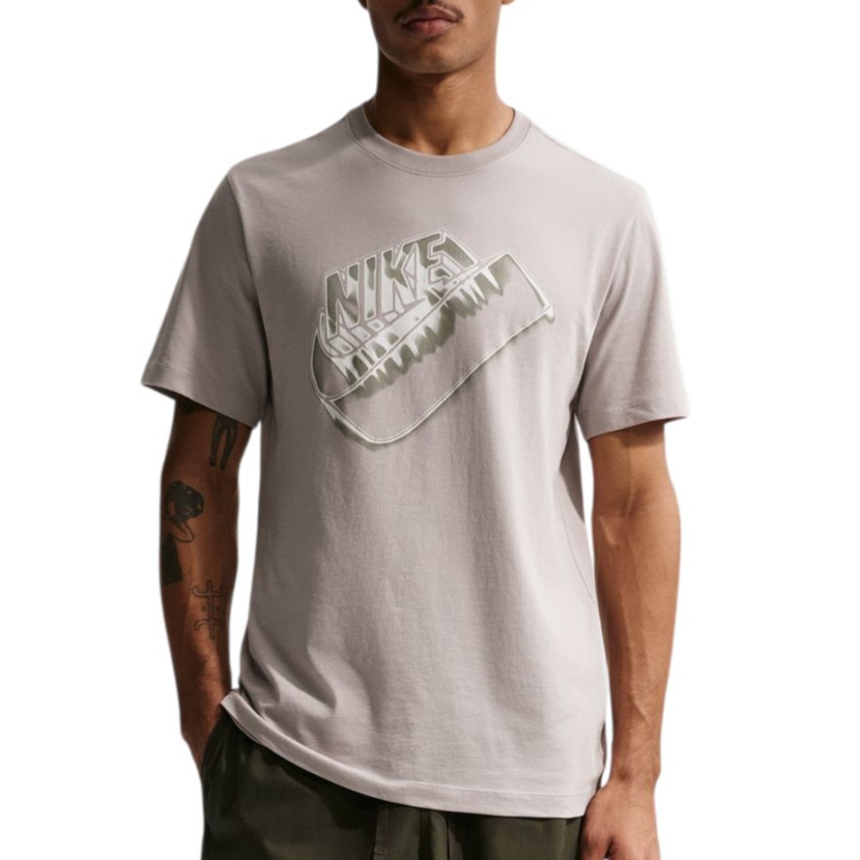 Футболка мужская Nike U NSW TEE STD BLUR FUTURA серая IH1131-009 — Sport City Футболка мужская Nike U NSW TEE STD BLUR FUTURA серая IH1131-009