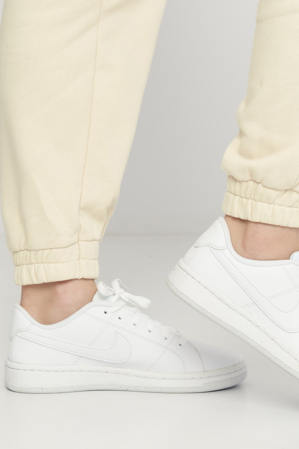 Кросівки жіночі Nike WMNS NIKE COURT ROYALE 2 NN білі DH3159-100 — фото 8