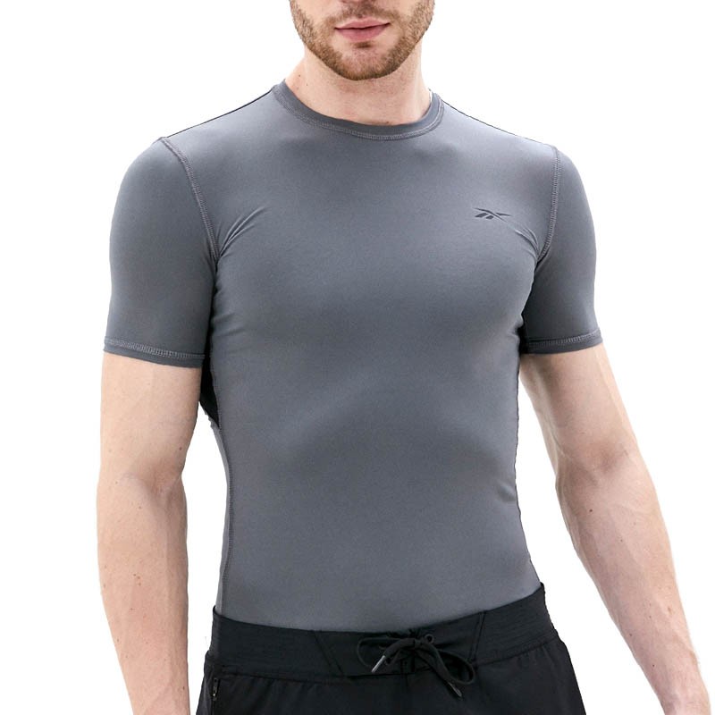 Футболка чоловіча Reebok Wor Ss Comp сіра FP9119 — Sport City Футболка чоловіча Reebok Wor Ss Comp сіра FP9119