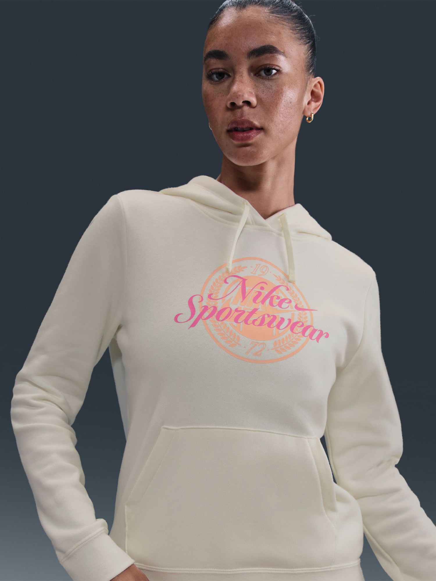Толстовка женская Nike W NSW CLUB FLC GX STD PO HDY молочная IH8496-133 изображение 2