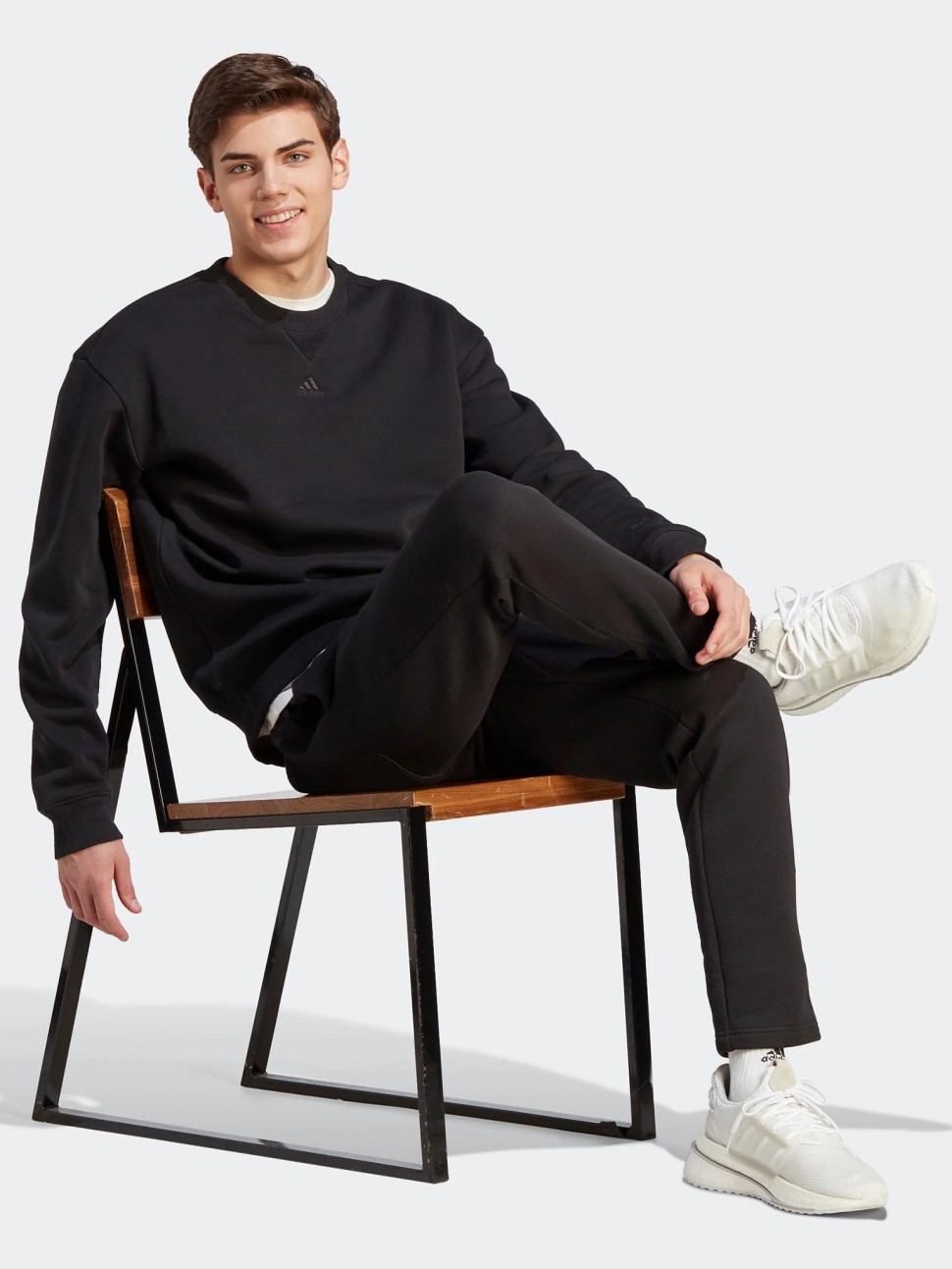 Толстовка чоловіча Adidas M ALL SZN SWT чорна IJ6903 — фото 3