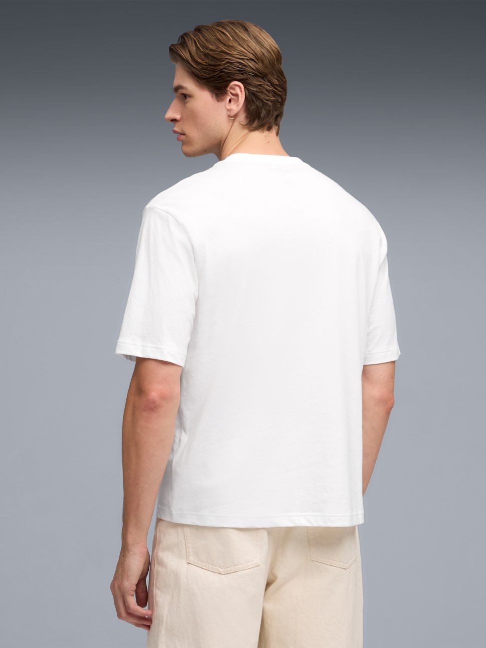 Футболка мужская Puma GRAPHIC Photoprint Tee белая 69178502 — фото 3 — Sport City Футболка мужская Puma GRAPHIC Photoprint Tee белая 69178502 — фото 3