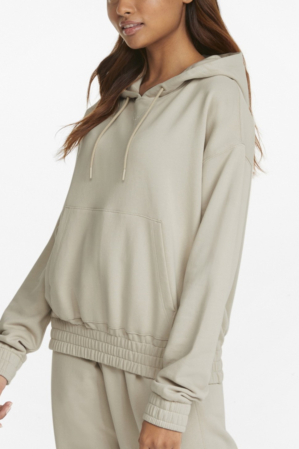 Толстовка женская Puma Her Hoodie бежевая 84709564 — фото 2 — Sport City Толстовка женская Puma Her Hoodie бежевая 84709564 — фото 2