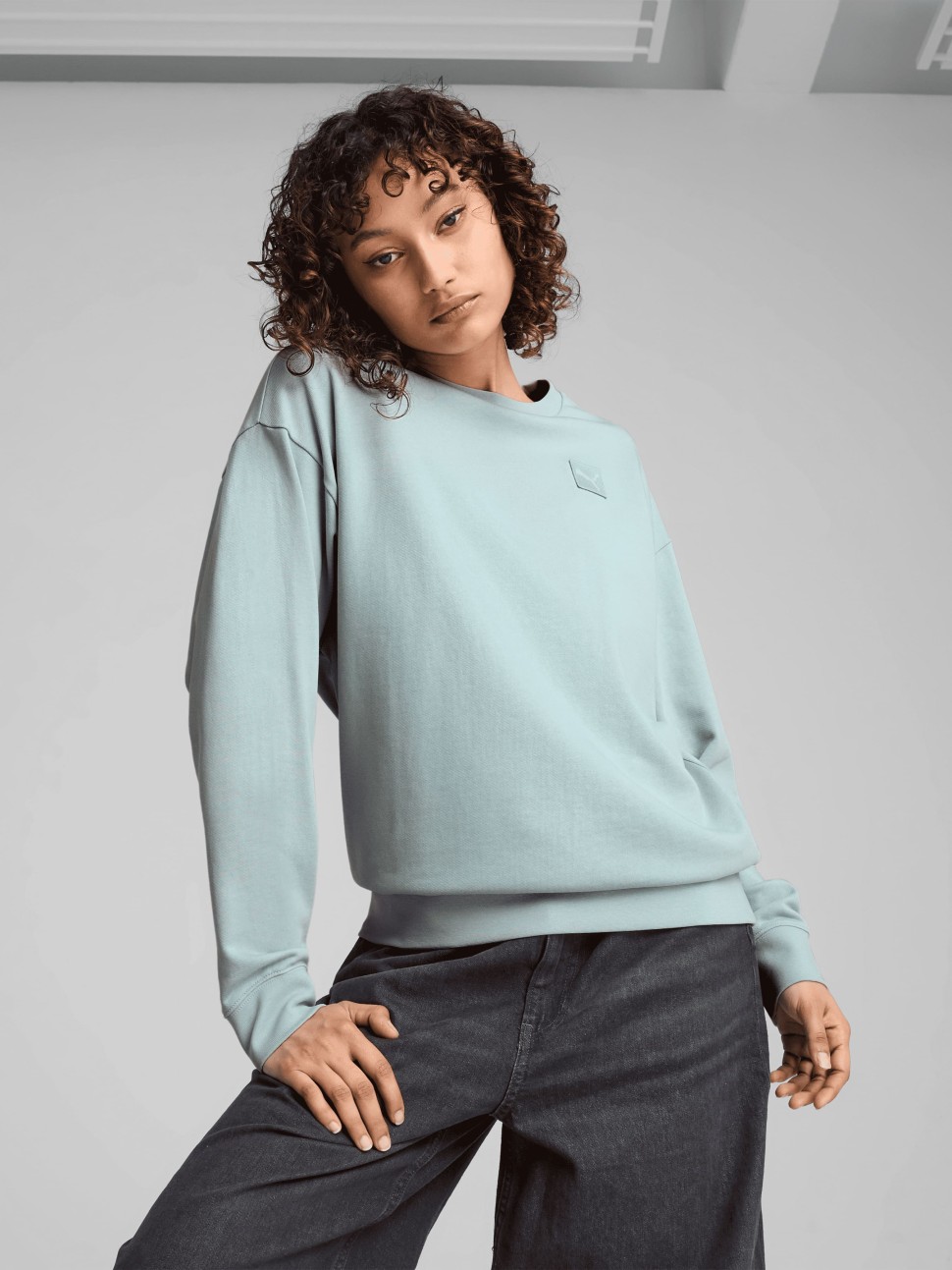 Толстовка жіноча Puma ESS ELEVATED Comfort Crew м'ятна 68501767 — фото 2