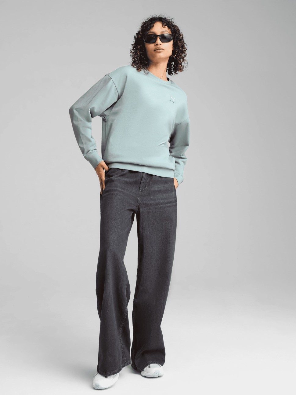 Толстовка жіноча Puma ESS ELEVATED Comfort Crew м'ятна 68501767 — фото 4