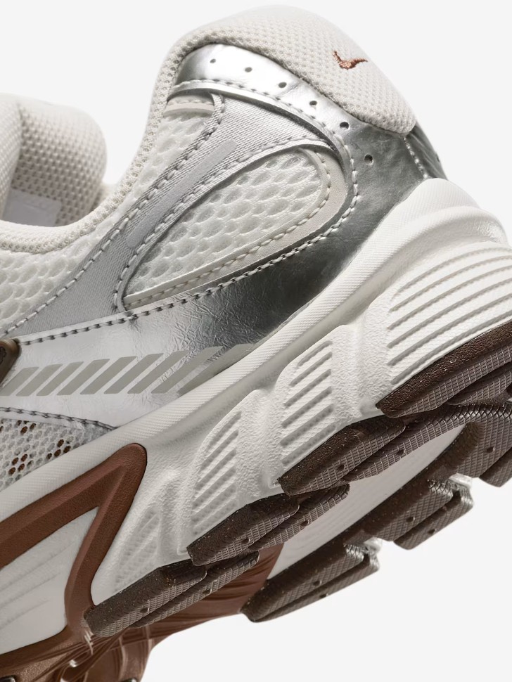 Кроссовки женские Nike W NIKE V5 RNR кремовые HQ7901-102 изображение 6