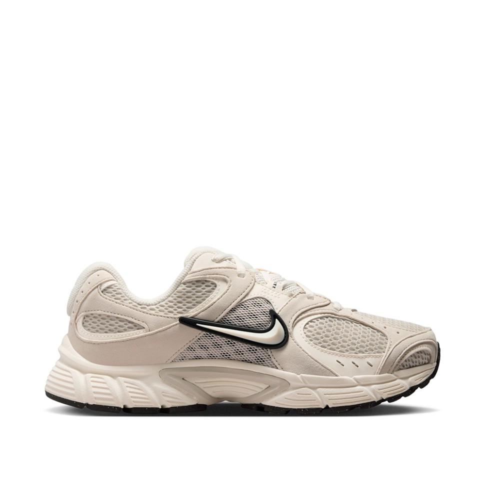 Кросівки жіночі Nike W V5 RNR SUEDE кремові II6294-100 — Sport City Кросівки жіночі Nike W V5 RNR SUEDE кремові II6294-100