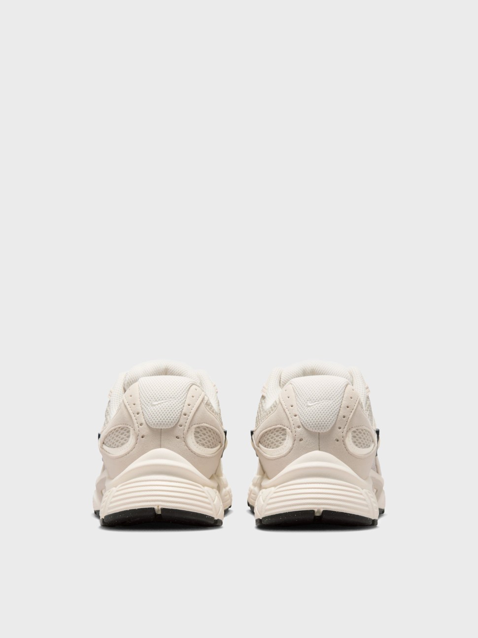 Кросівки жіночі Nike W V5 RNR SUEDE кремові II6294-100 — фото 6 — Sport City Кросівки жіночі Nike W V5 RNR SUEDE кремові II6294-100 — фото 6