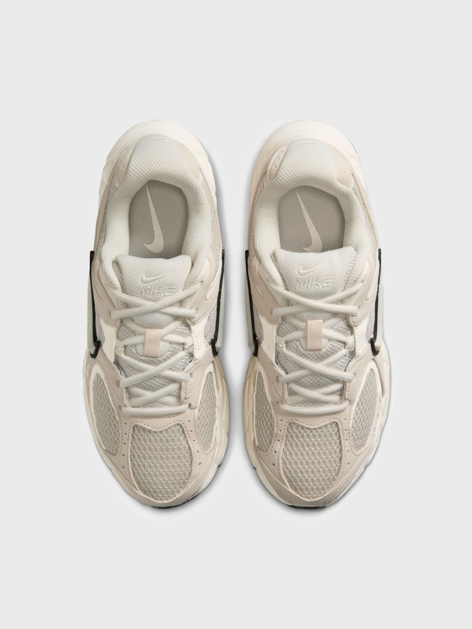Кросівки жіночі Nike W V5 RNR SUEDE кремові II6294-100 — фото 7 — Sport City Кросівки жіночі Nike W V5 RNR SUEDE кремові II6294-100 — фото 7