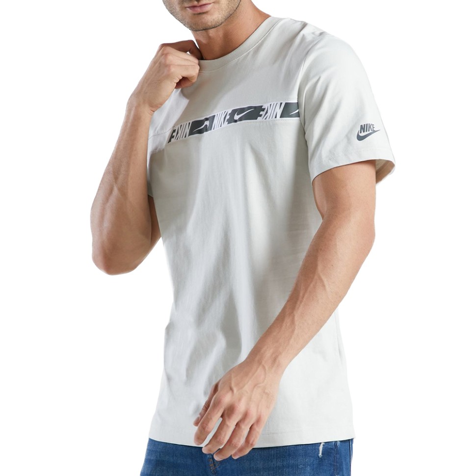 Футболка мужская Nike M Nsw Repeat Ss Top бежевая DM4675-072 — Sport City Футболка мужская Nike M Nsw Repeat Ss Top бежевая DM4675-072