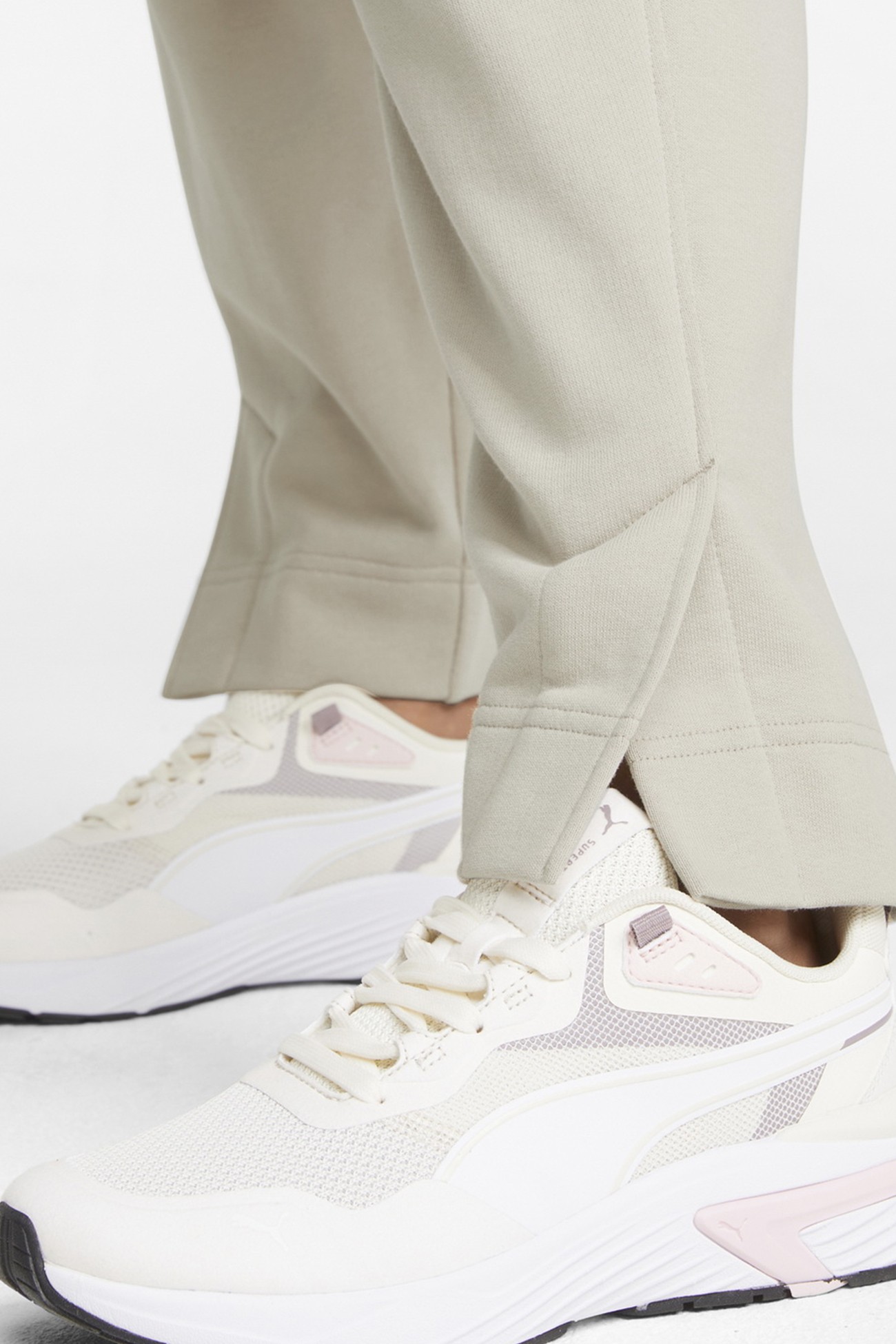 Штани жіночі Puma Her High-Waist Pants бежеві 84709664 изображение 4