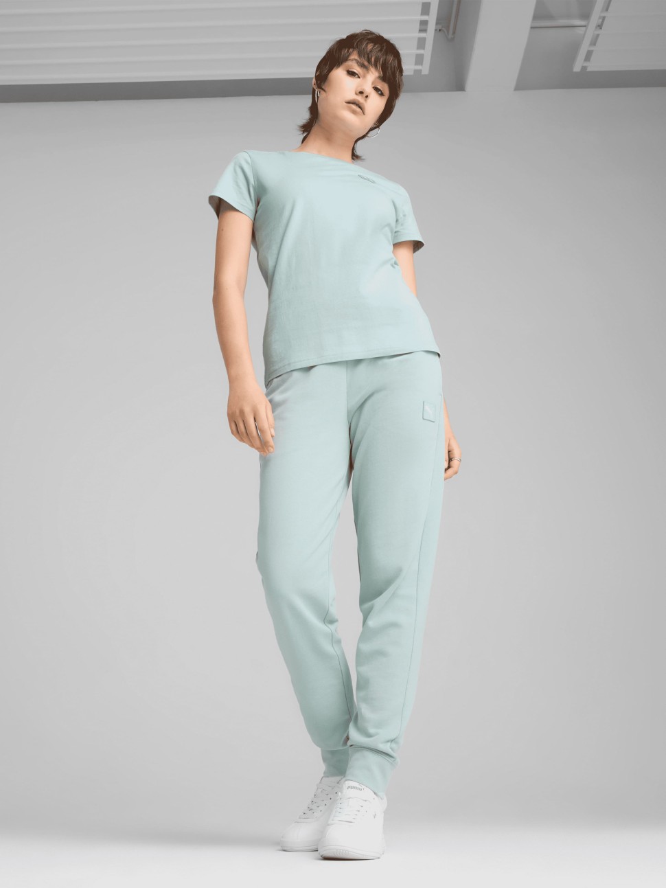 Штани жіночі Puma ESS ELEVATED Sweatpants м'ятні 68501967 — фото 4