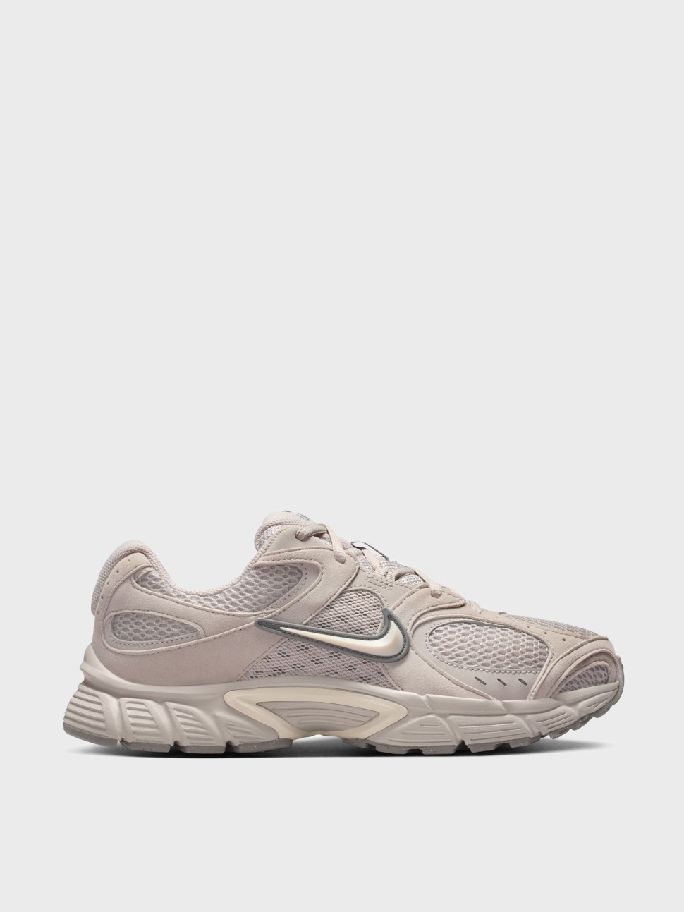 Кросівки жіночі Nike W V5 RNR SUEDE бежеві II6294-201 — фото 2 — Sport City Кросівки жіночі Nike W V5 RNR SUEDE бежеві II6294-201 — фото 2