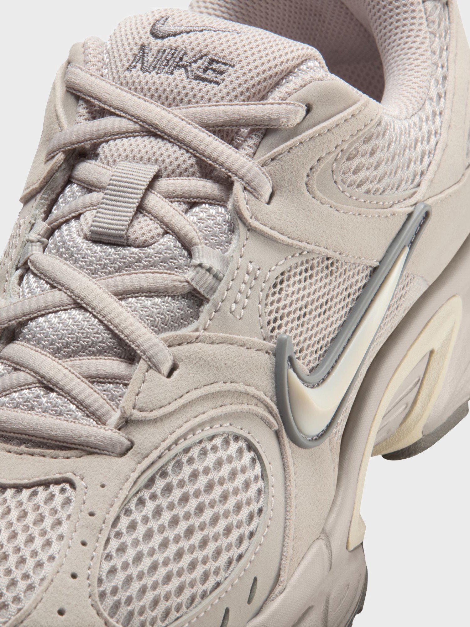 Кросівки жіночі Nike W V5 RNR SUEDE бежеві II6294-201 изображение 4