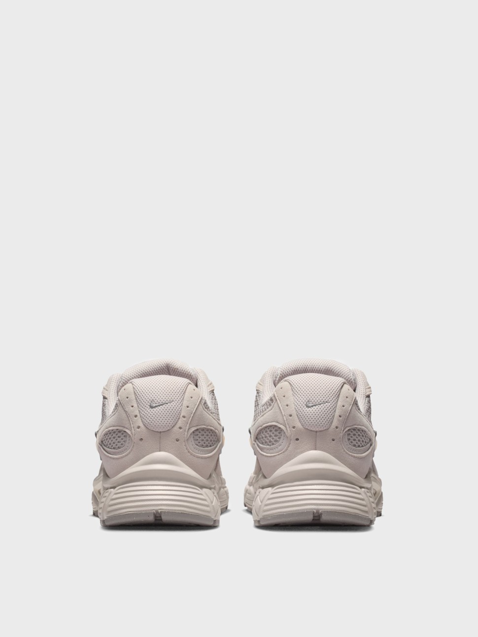 Кросівки жіночі Nike W V5 RNR SUEDE бежеві II6294-201 — фото 6 — Sport City Кросівки жіночі Nike W V5 RNR SUEDE бежеві II6294-201 — фото 6