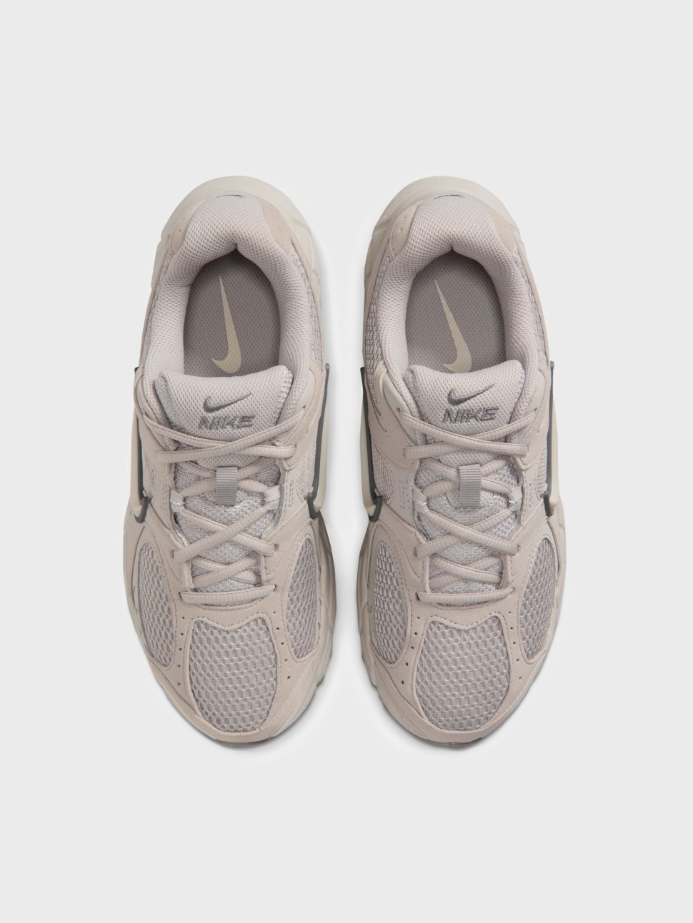 Кросівки жіночі Nike W V5 RNR SUEDE бежеві II6294-201 — фото 7 — Sport City Кросівки жіночі Nike W V5 RNR SUEDE бежеві II6294-201 — фото 7