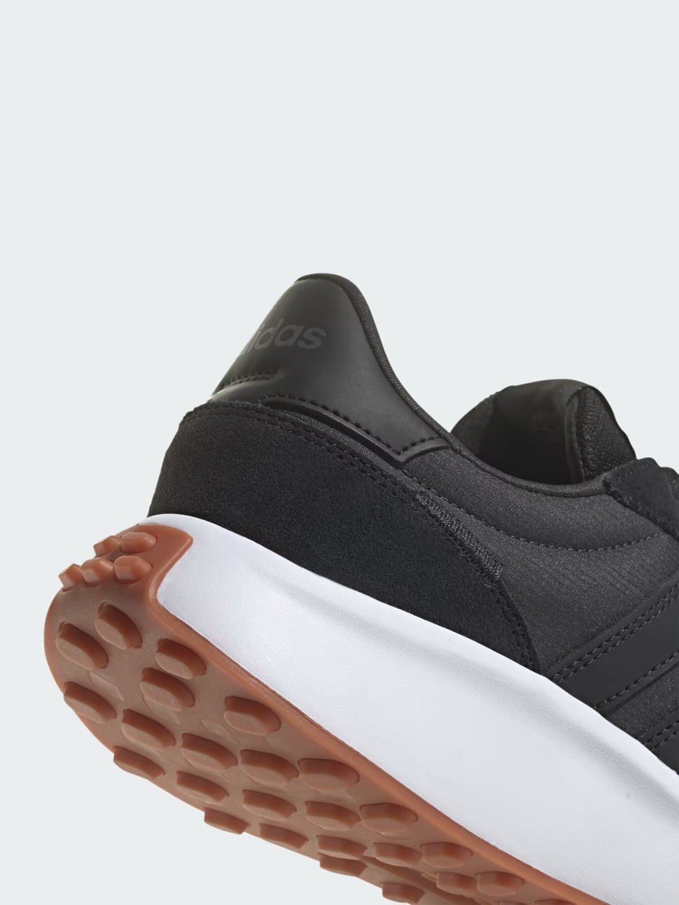 Кросівки чоловічі Adidas RUN 70s чорні ID1876 — фото 7