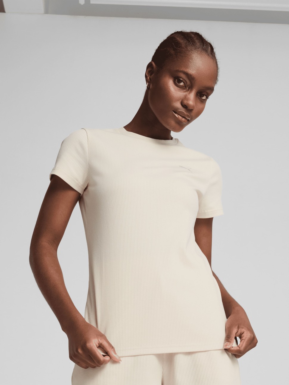 Футболка жіноча Puma ESS ELEVATED Tee бежева 68502187 — фото 2