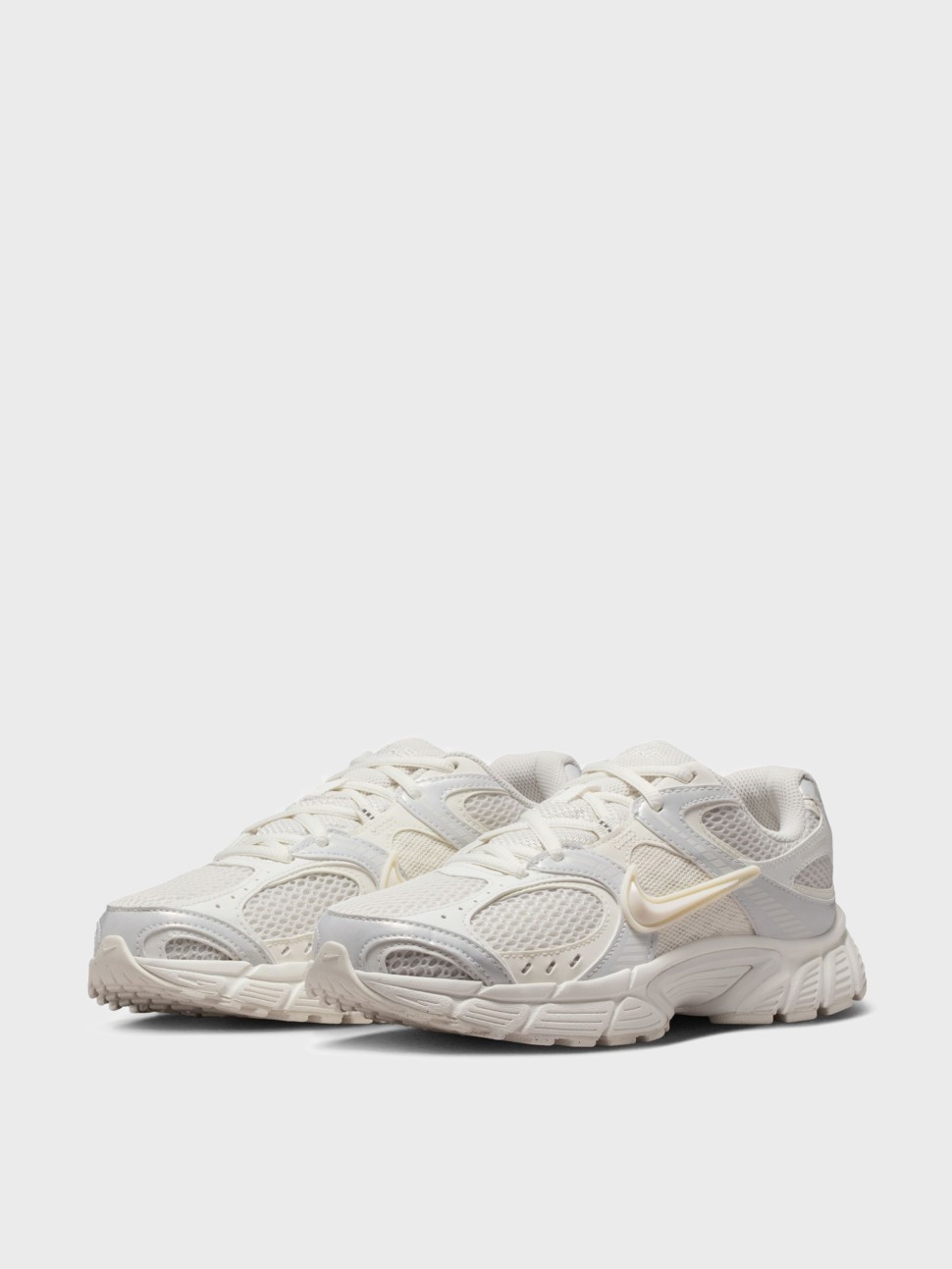 Кросівки жіночі Nike W V5 RNR SIB молочні IQ0276-030 — фото 3 — Sport City Кросівки жіночі Nike W V5 RNR SIB молочні IQ0276-030 — фото 3