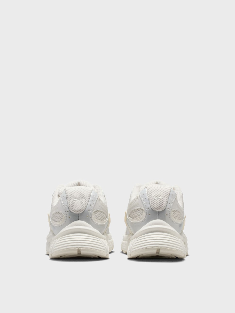 Кросівки жіночі Nike W V5 RNR SIB молочні IQ0276-030 — фото 6 — Sport City Кросівки жіночі Nike W V5 RNR SIB молочні IQ0276-030 — фото 6