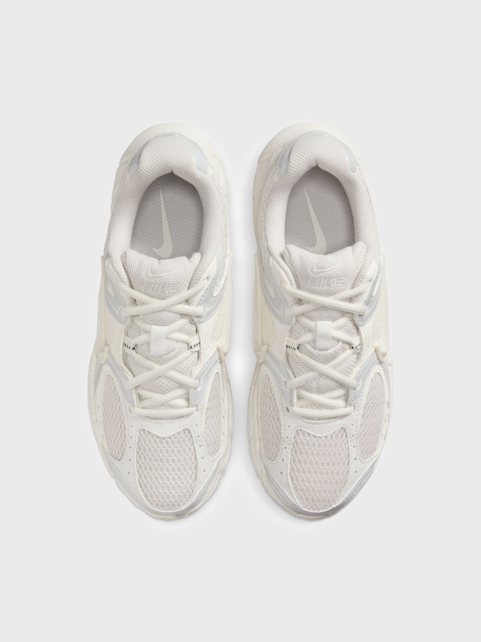 Кросівки жіночі Nike W V5 RNR SIB молочні IQ0276-030 — фото 7 — Sport City Кросівки жіночі Nike W V5 RNR SIB молочні IQ0276-030 — фото 7