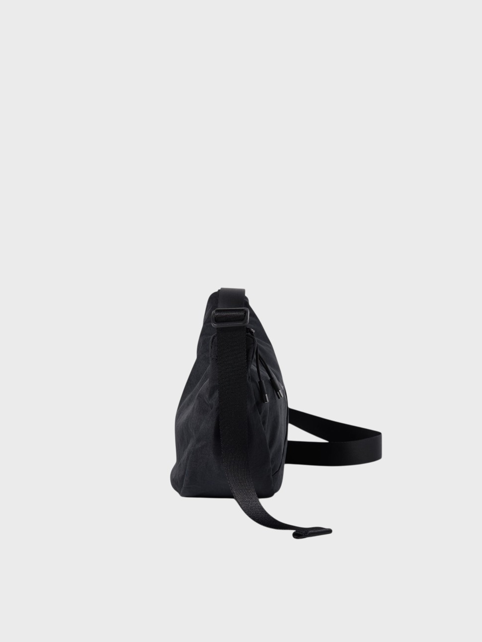 Сумка Nike NK AURA CRESCENT CROSSBODY черная HQ4370-013 — фото 4 — Sport City Сумка Nike NK AURA CRESCENT CROSSBODY черная HQ4370-013 — фото 4